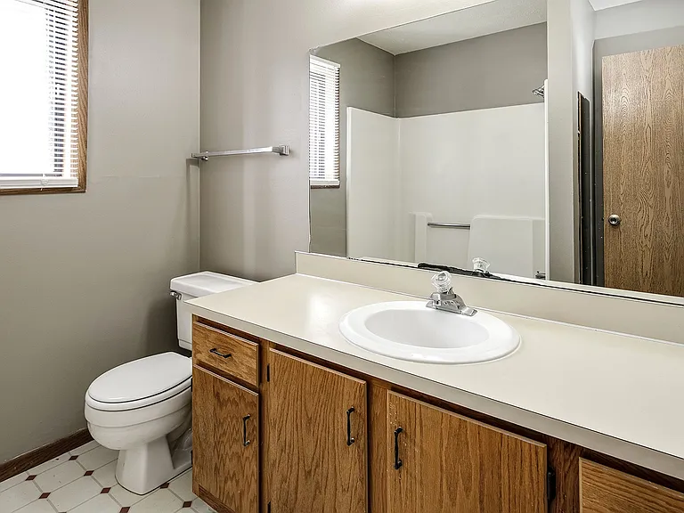 Gold Coast Apartments — Photo 38