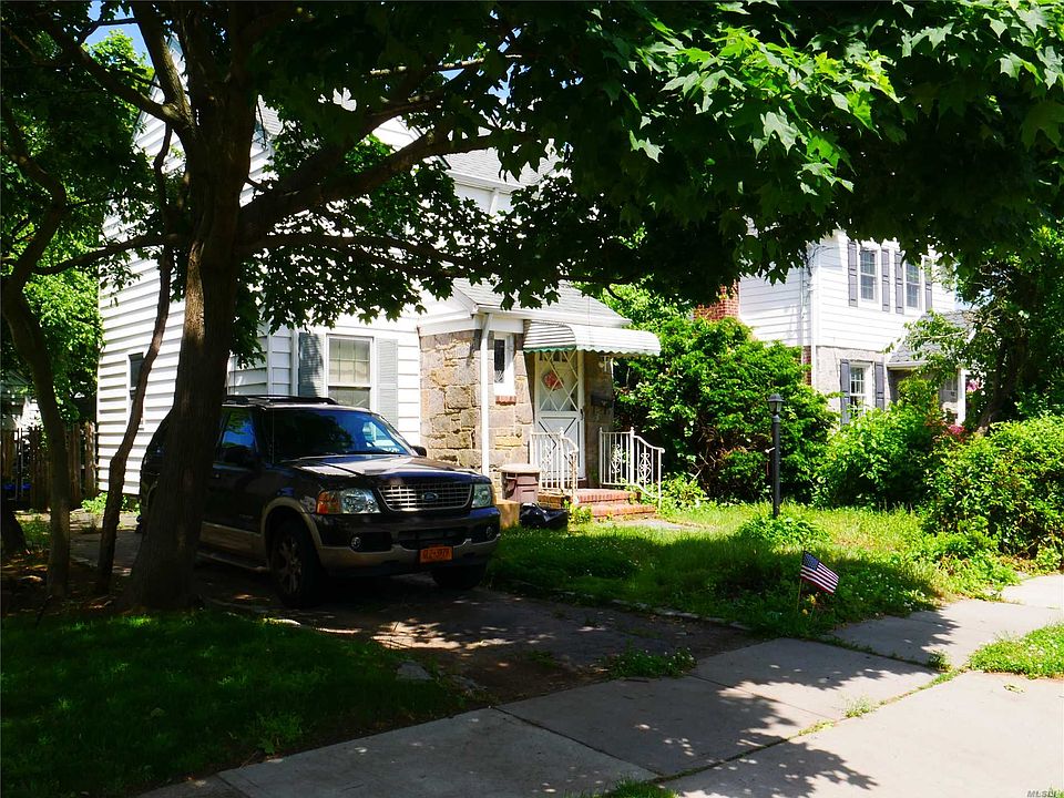 2nd image of 36 Maple St