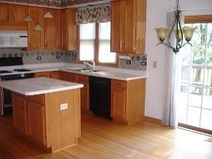 4th image of 296 Southfield Dr