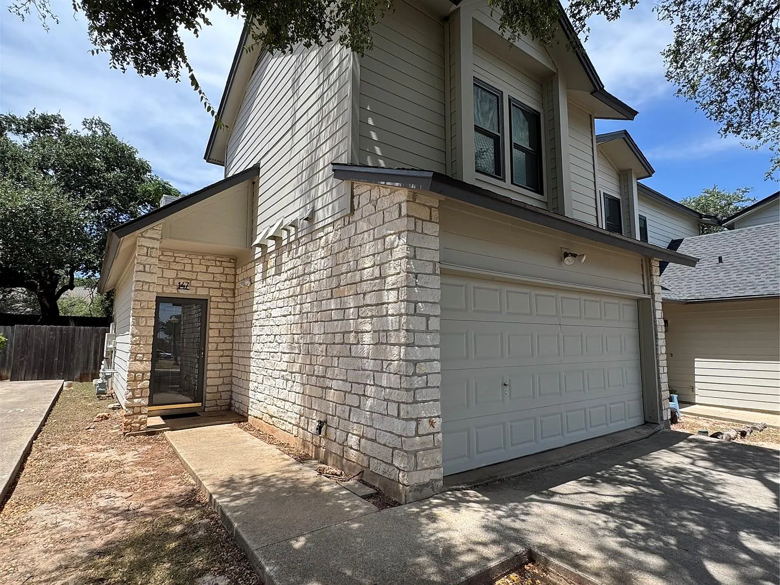 2 bed, 2.5 bath, 1223 sqft, $2,200 — Photo 3