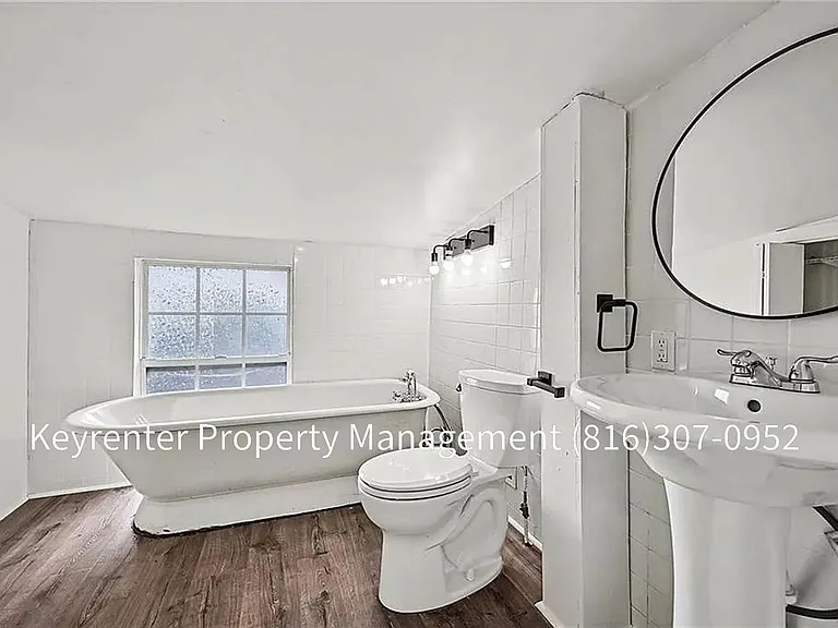 410 E Kansas Ave — Photo 8