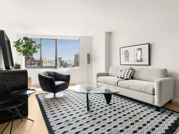 1 Union Sq S image 1 of 14