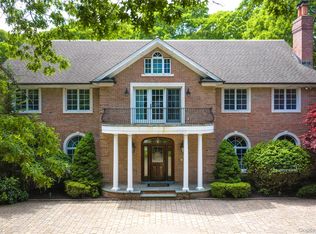 10 Emerson Ct, Hampton Bays, NY 11946