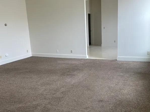 101 Commercial St APT D, Dowagiac, MI 49047