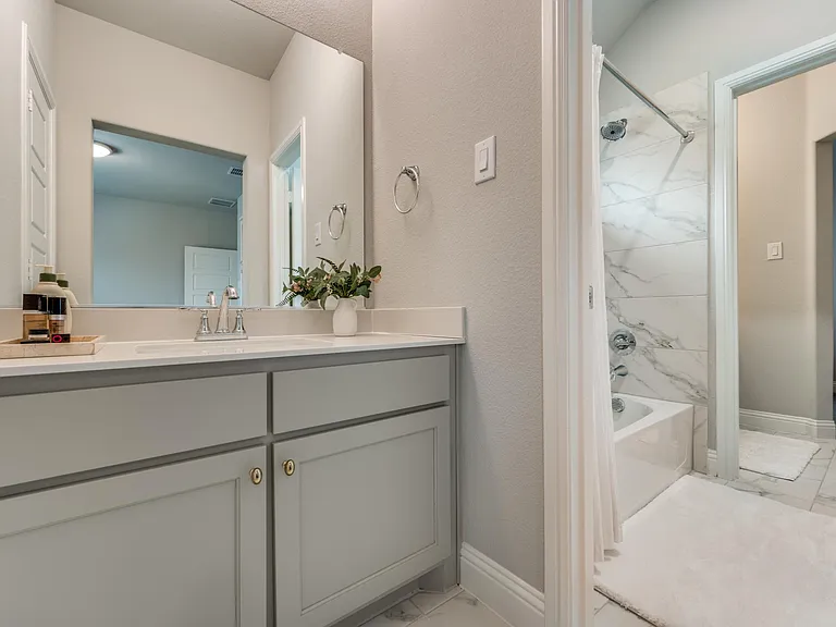 13474 Chalet Ave — Photo 26