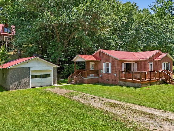 2nd image of 611 Reeves Cove Rd