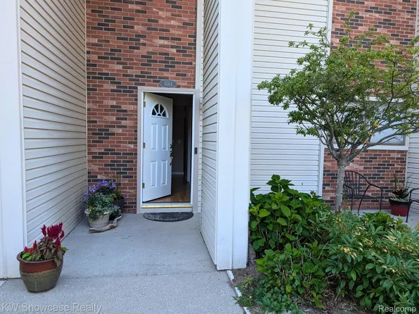 6164 Palomino Ct Building 1, West Bloomfield, MI 48322