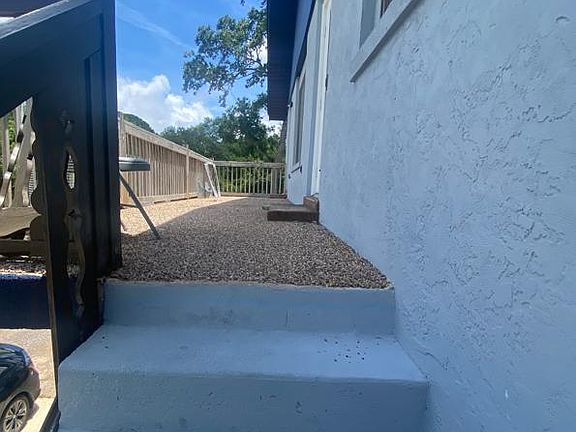 4th image of 215 Hollywood Blvd NE #3
