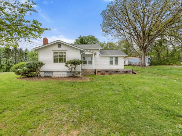 18 Wesleyan Dr, Candler, NC 28715