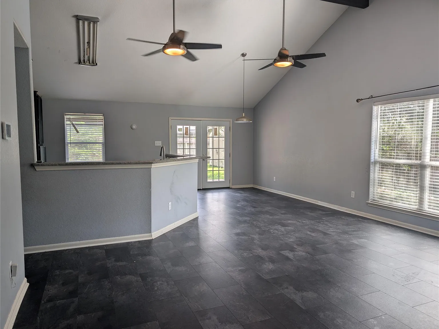 3 bed, 1.5 bath, 1182 sqft, $1,800 — Photo 3