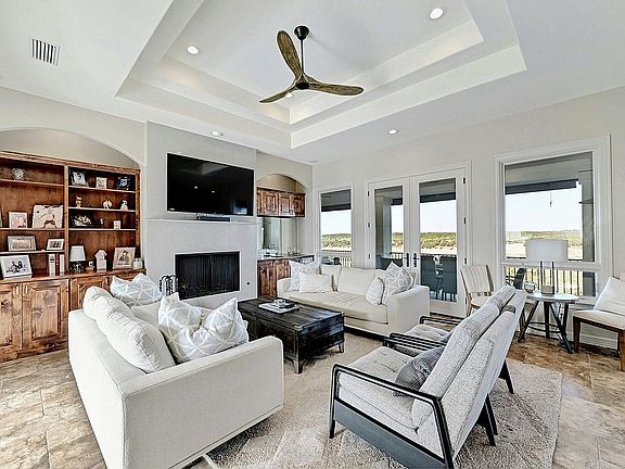 5th image of 601 Wesley Ridge Dr