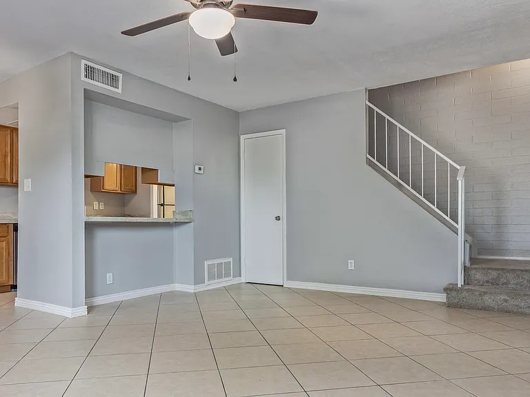 5332 W Lynwood St — Photo 3