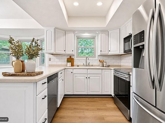 3rd image of 2128 Stowbridge Rd