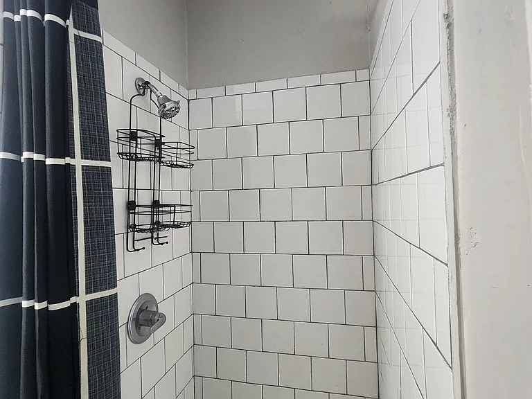 1119 W 2nd St #2 — Photo 3
