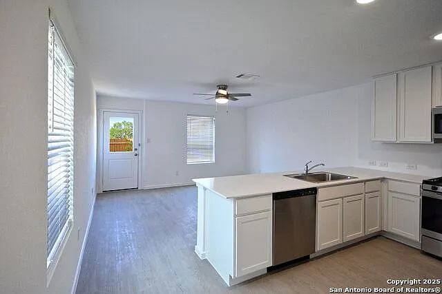 11911 Floral Blossom — Photo 3