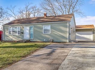 318 Tee Ln, Carpentersville, IL 60110