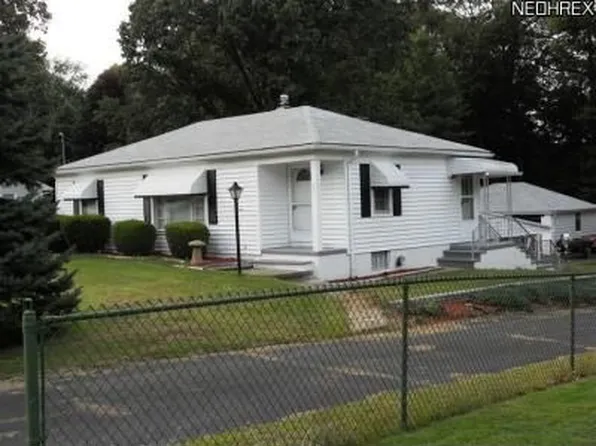 1001 Tweed Dr, New Franklin, OH 44319