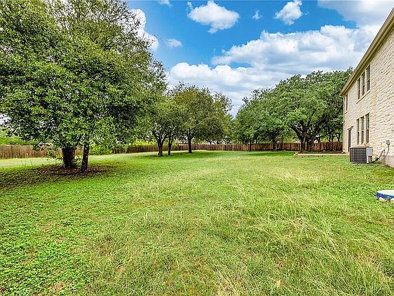 3rd image of 972 Bella Vista Cir