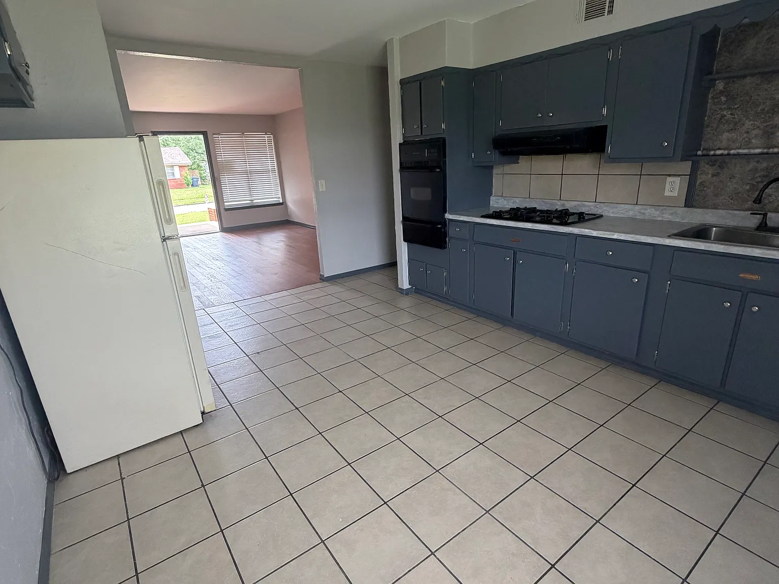 3 bed, 1044 sqft, $1,350 — Photo 3
