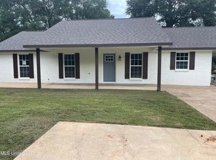 802 4th St SE, Magee, MS 39111