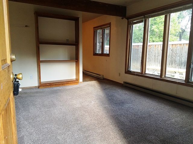 1540 10th - living room