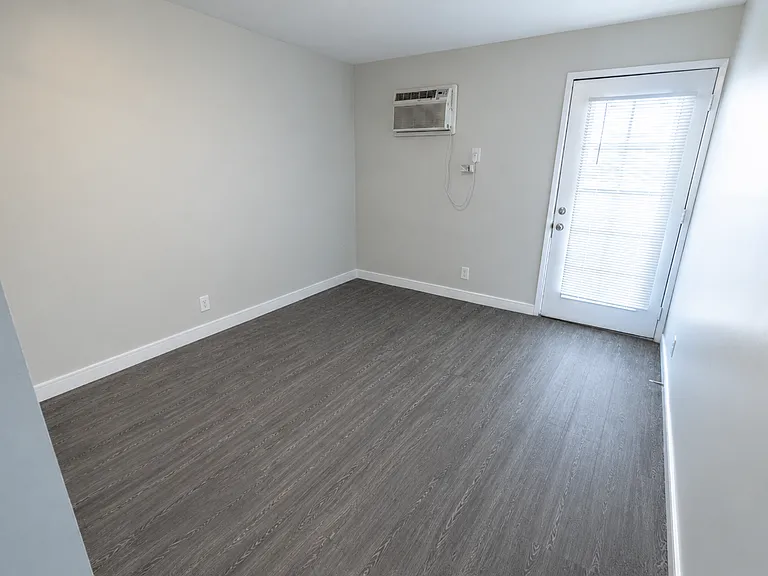 1944 Whitley Ave. — Photo 14