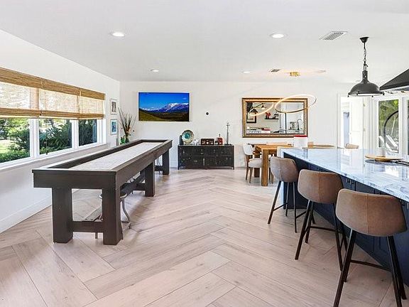 3rd image of 3926 Venetian Way