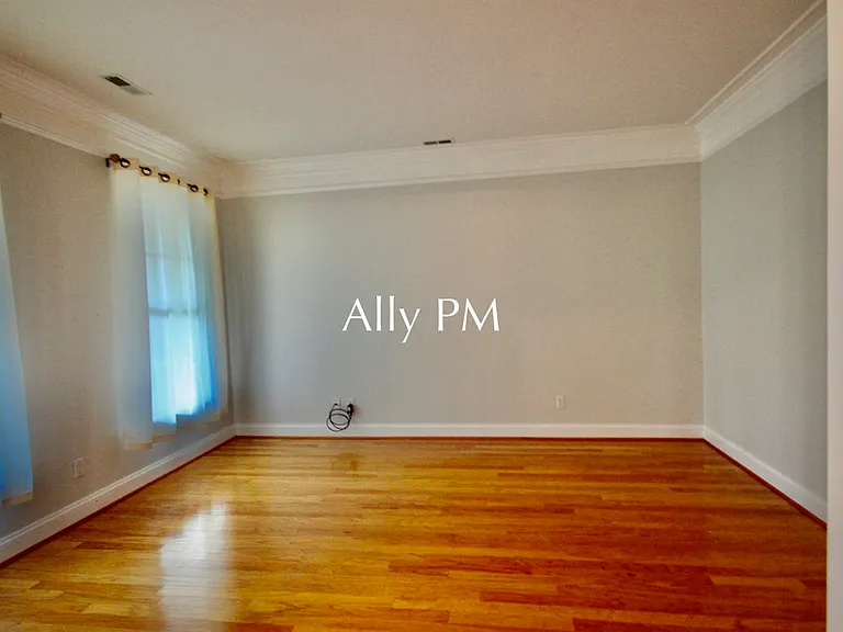 1892 Clay Dr — Photo 7