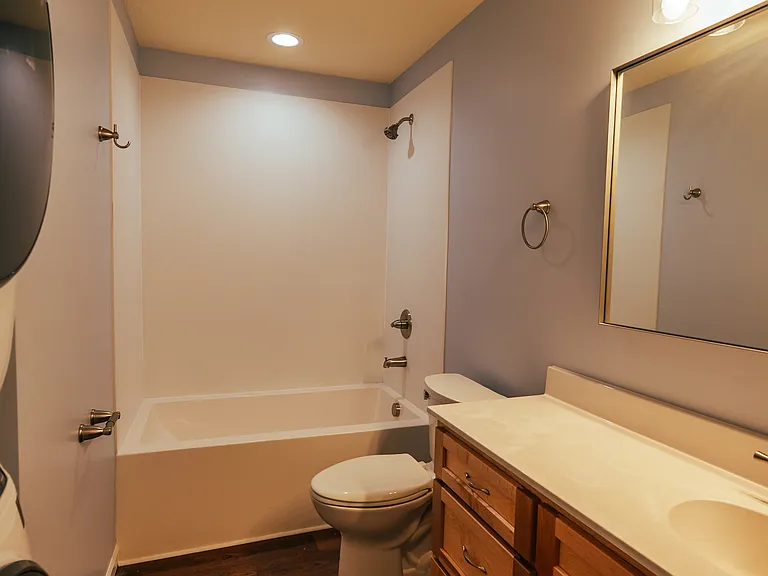 300 E Bacon St #2 — Photo 8