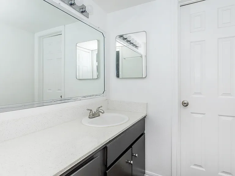 Bayou Park Apartments — Photo 46