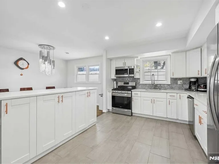 10 Julia St — Photo 8
