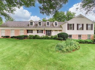 143 Firth Rd, Inverness, IL 60067