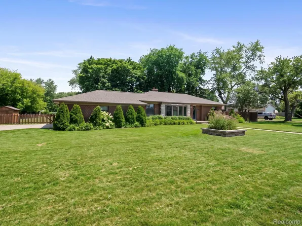 27200 Milton Ave, Warren, MI 48092