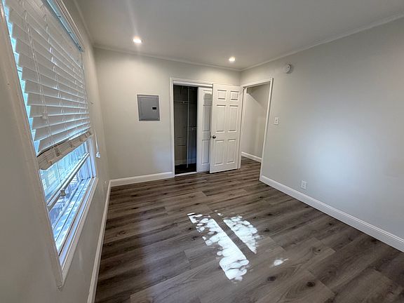 5th image of 609 Rollins Rd