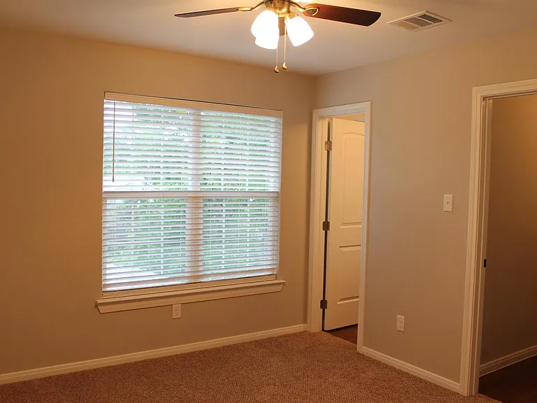 413 Lizzie St #A — Photo 2
