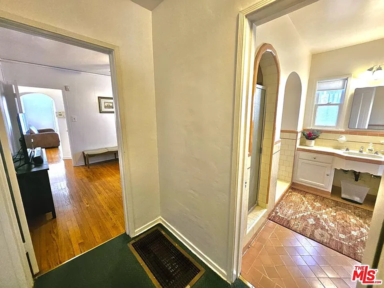 2211 W 78th Pl — Photo 29