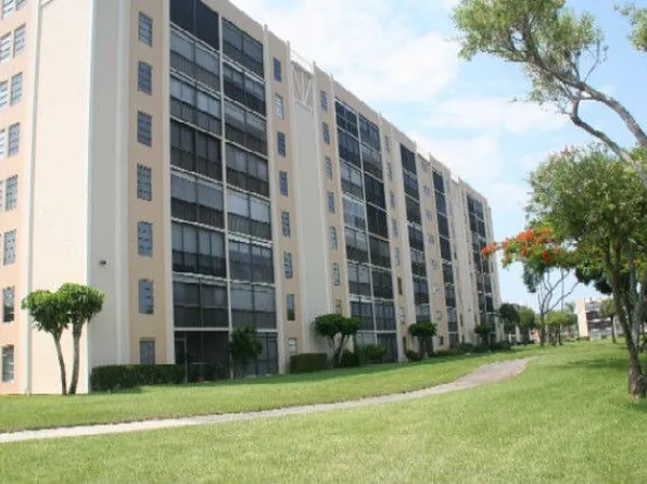 7076 Huntington Ln APT 401, Delray Beach, FL 33446
