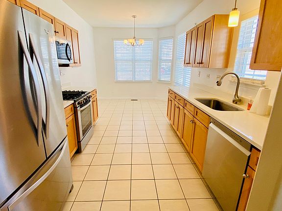 Spacious kitchen & eating area