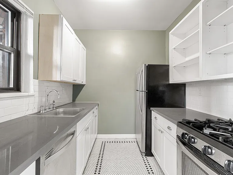304 Bell St #21 — Photo 4