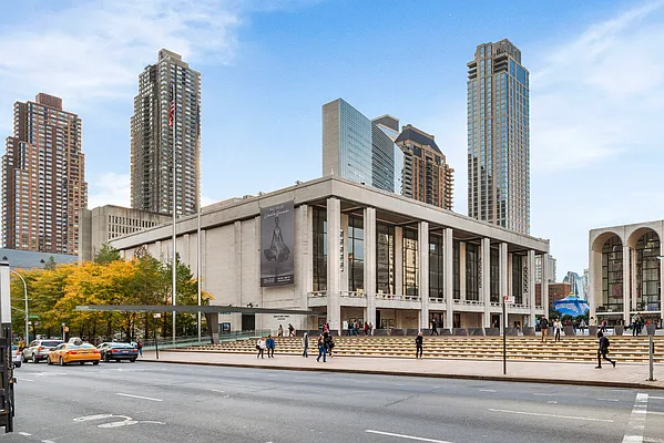 Rented by Douglas Elliman | media 22