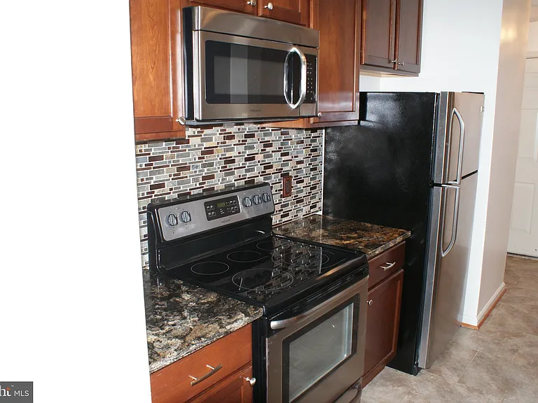 9716 Lake Pointe Ct #203 — Photo 11