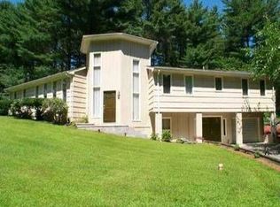 19 Brook Dr, Hope Valley, RI 02832