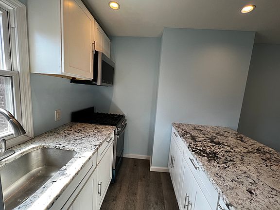 2nd image of 208 18th St #2