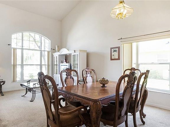 5th image of 944 Empress Ln