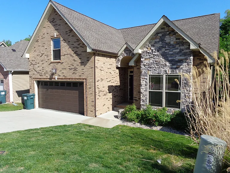 634 Hidden Valley Dr — Photo 2