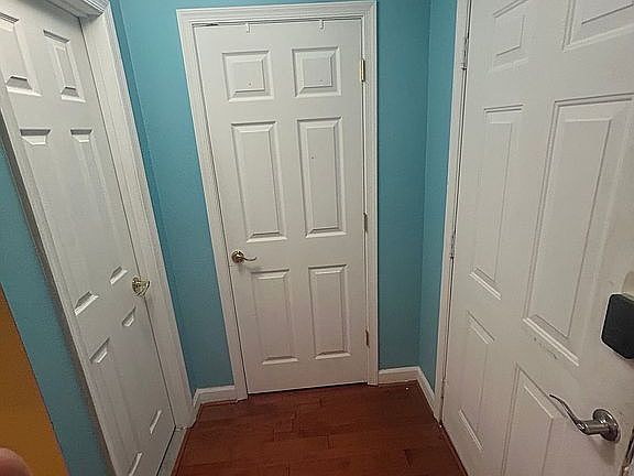 21282 Hedge Entrance (1)