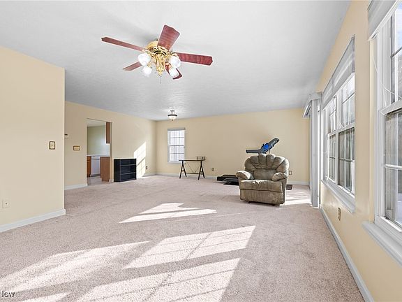 2nd image of 1864 Hamden Ln