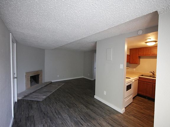 4th image of 717 S Carancahua St #18