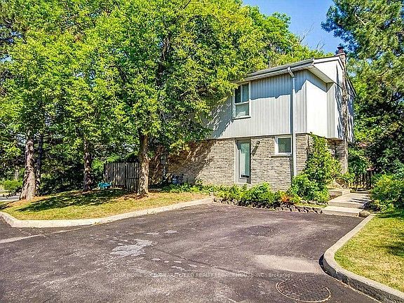 2nd image of 59 Kenninghall Blvd #17