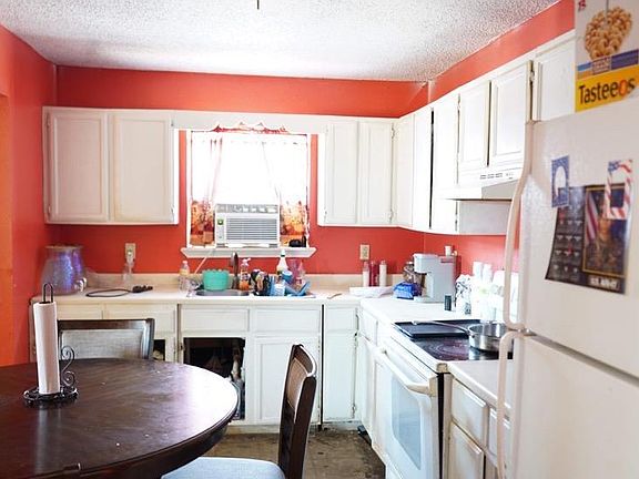 2nd image of 403 Castro Urdiales Dr